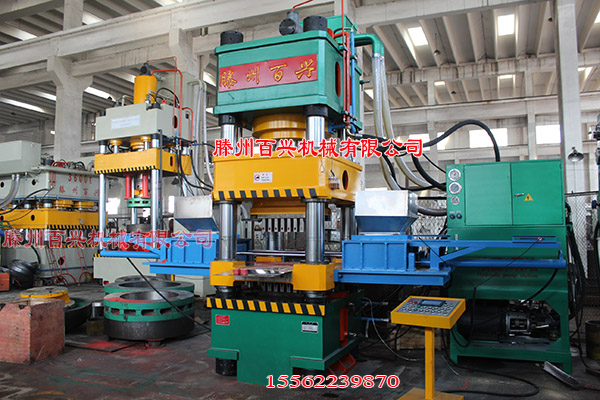 百興魚餌壓塊機(jī)實(shí)景拍攝
